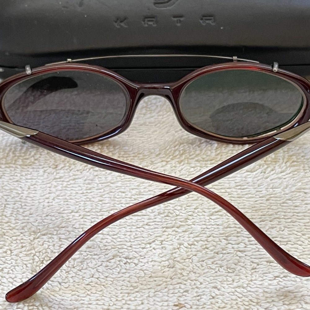 Classic Oval Women's Sunglasses in Burgundy
